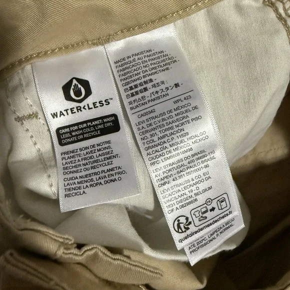 NWT Levi's Women's '94 Baggy Cargo Pants Beige Sz 28x30 Cotton A47070016 - Picture 8 of 12